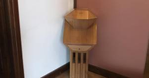 Mobile Porta Lampada in legno artigianale su misura con salvadanaio 