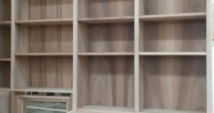 Libreria su misura in legno noce italiana