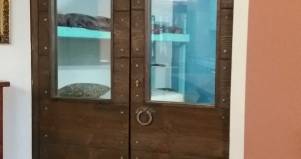 Restauro portone in legno di castagno